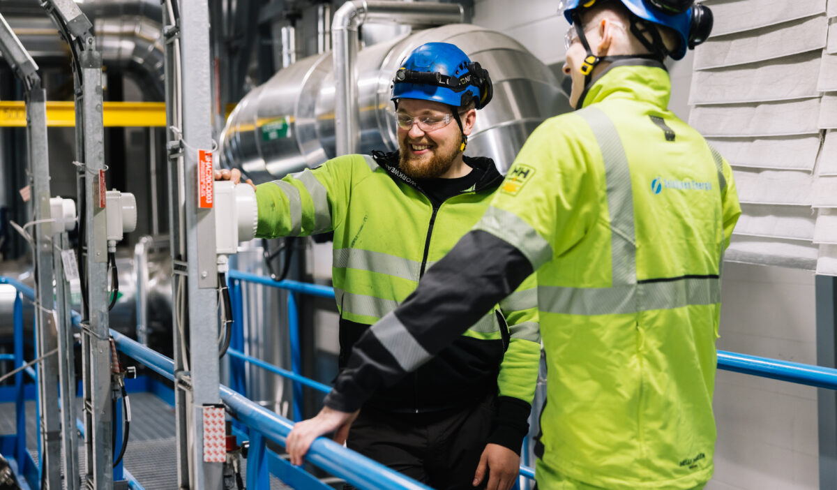 Seinäjoen Energian kaksi työntekijää lämpölaitoksella