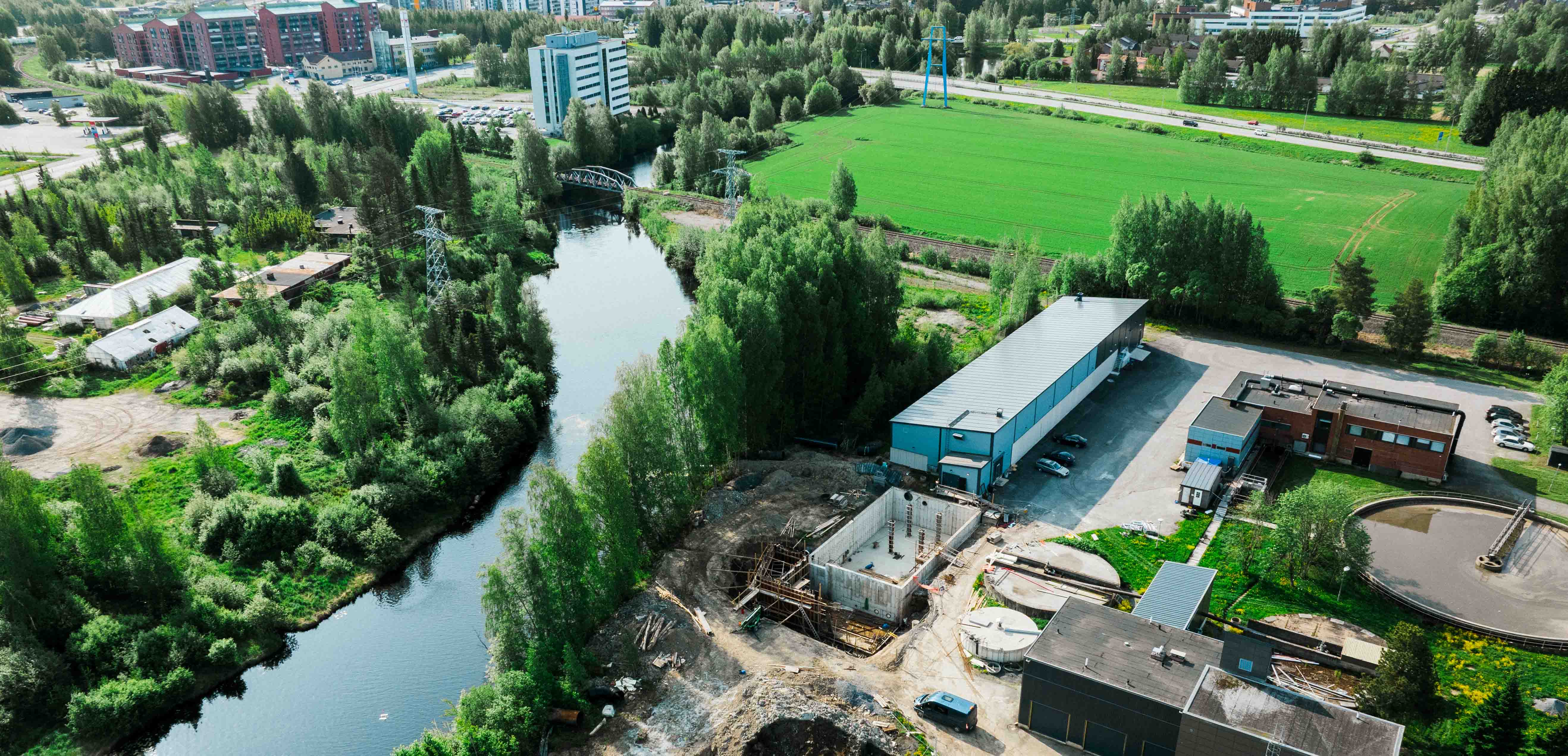 Uuden altaan rakennustyömaa jätevedenpuhdistamolla